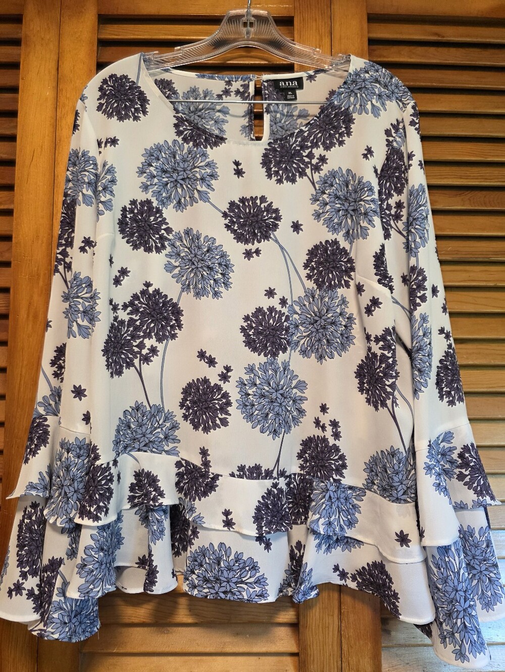 A.N.A. A New Approach White/Blue Hydrangea Bell Tiered Sleeves Blouse Size XL